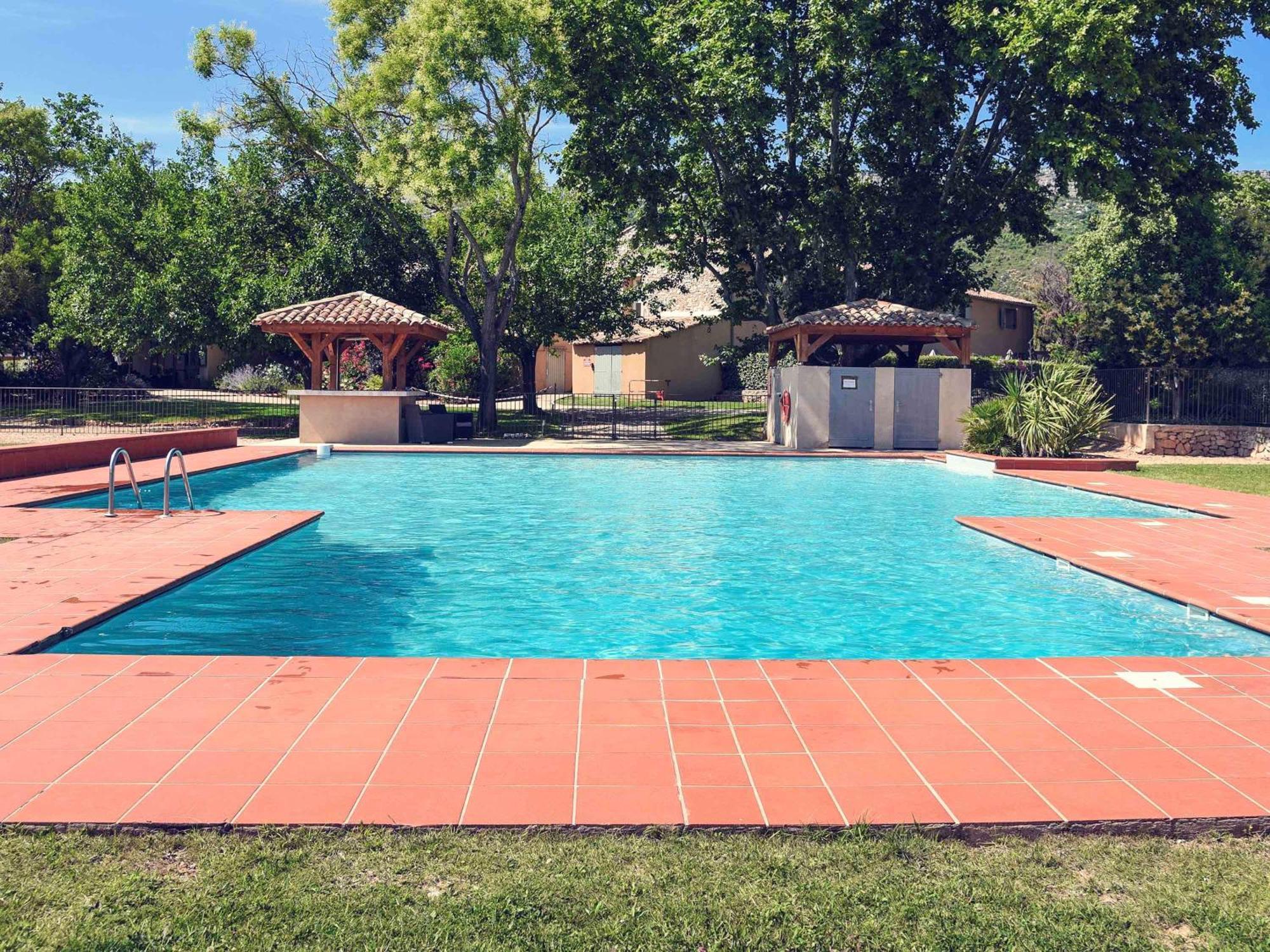 Mercure Aix-En-Provence Sainte-Victoire Châteauneuf-le-Rouge エクステリア 写真